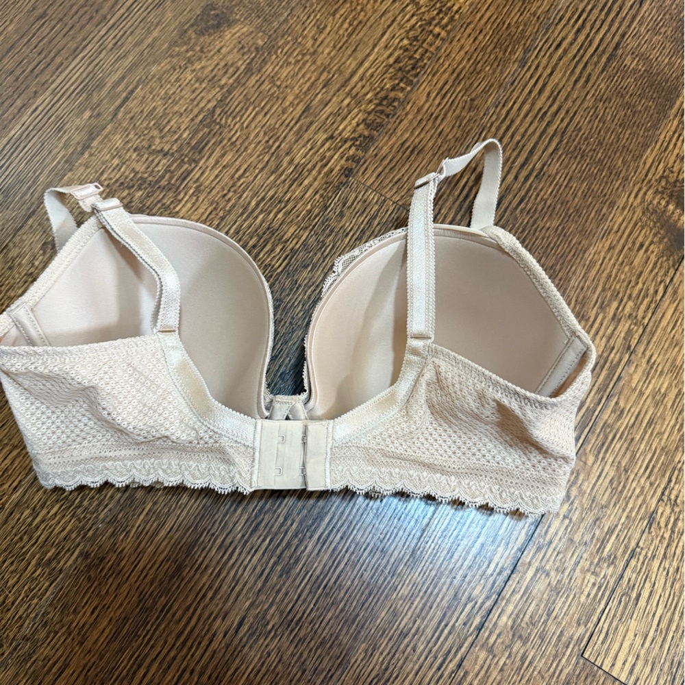 Chantelle designer nude bra. C22320. 36DD. Beautiful sheer overlay - Picture 4 of 4